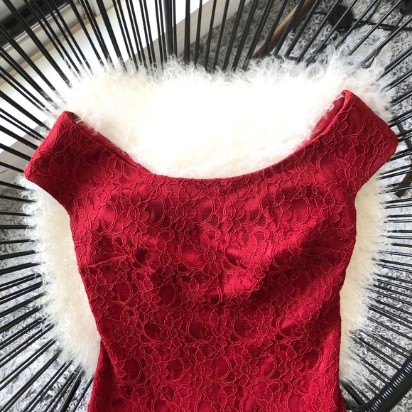 RED GUIPURE LACE DRESS - Picture 7 of 10